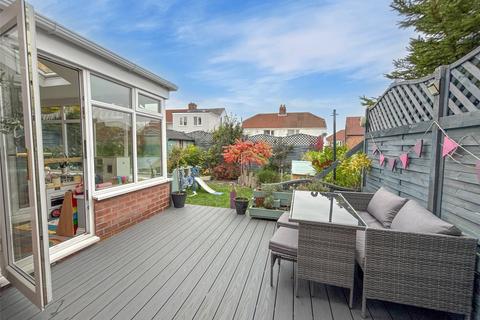 3 bedroom semi-detached house for sale, Douglas Gardens, Dunston, Gateshead, Tyne and Wear, NE11
