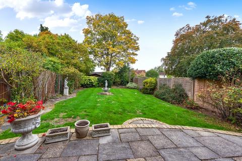 Riverway, Surrey TW18