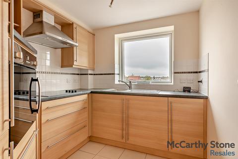 2 bedroom apartment for sale, Lady Susan Court, New Road, Basingstoke, Hampshire, RG21 7PF