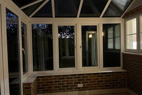 3 bedroom end of terrace house to rent, Queenhythe Crescent, Guildford GU4