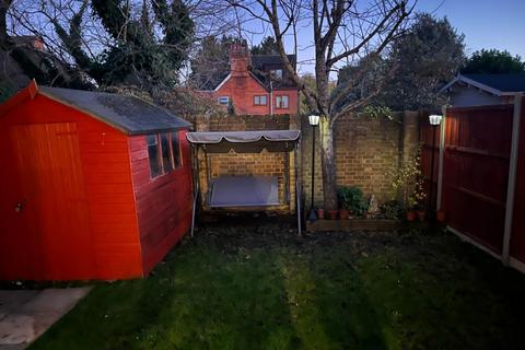 3 bedroom end of terrace house to rent, Queenhythe Crescent, Guildford GU4