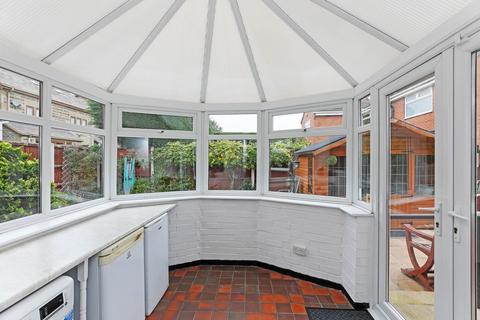 3 bedroom detached house to rent, Batley Road, Wakefield