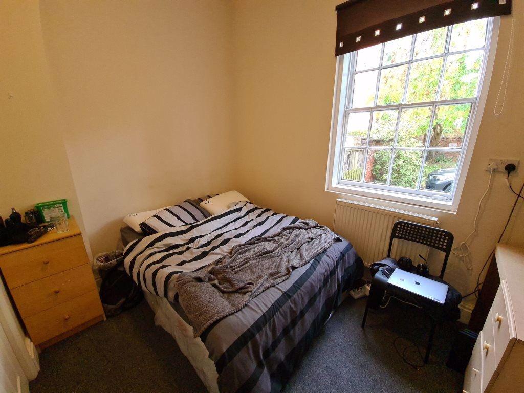 A cozy double bedroom featuring a neatly made b...