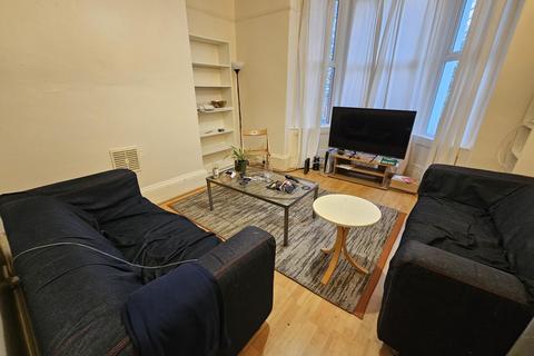 3 bedroom house to rent, Moorland Road, Leeds LS6