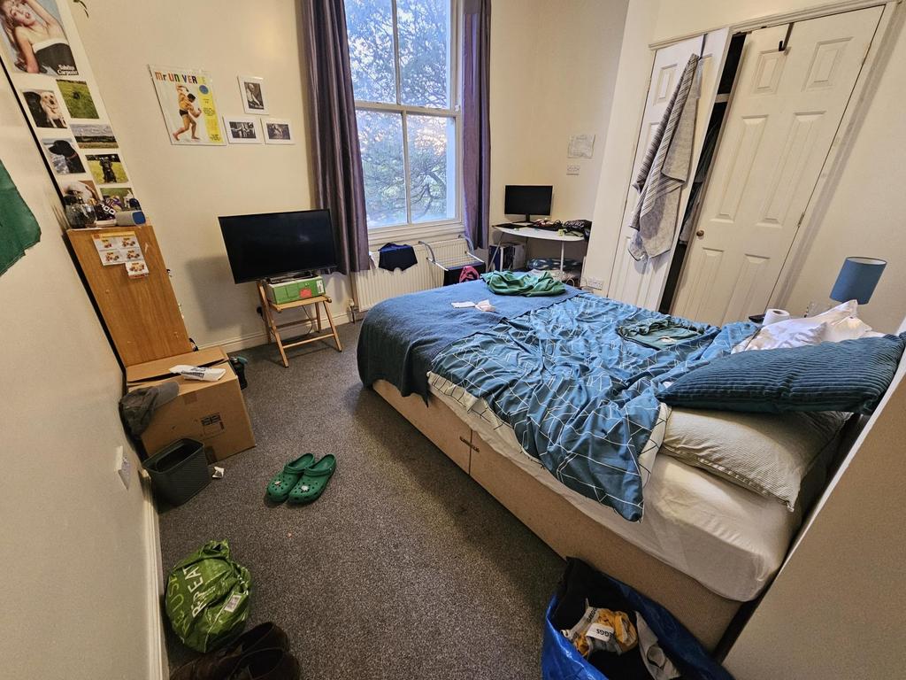 Bright, well-kept bedroom with a double bed, la...