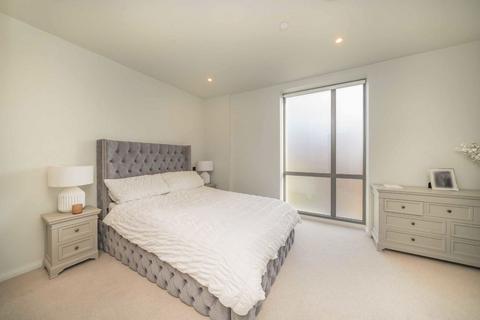 1 bedroom flat to rent, Coombe Road, New Malden KT3