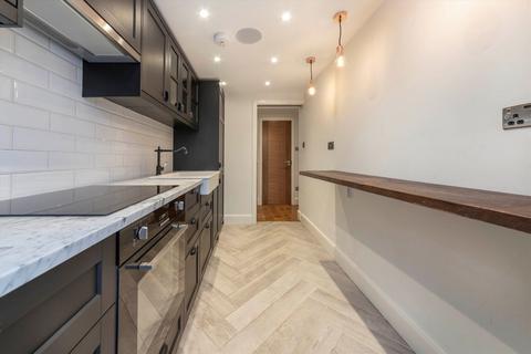 3 bedroom flat to rent, Chepstow Road, London W2