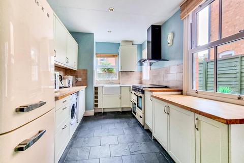 3 bedroom terraced house to rent, Chantrey Road, West Bridgford, Nottingham, NG2 7NR