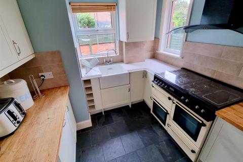 3 bedroom terraced house to rent, Chantrey Road, West Bridgford, Nottingham, NG2 7NR