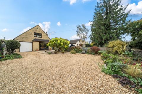 3 bedroom detached house for sale, Shilton Road, Carterton, Oxfordshire, OX18