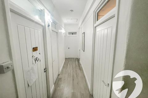 3 bedroom flat for sale, Well Hall Road, London, SE9