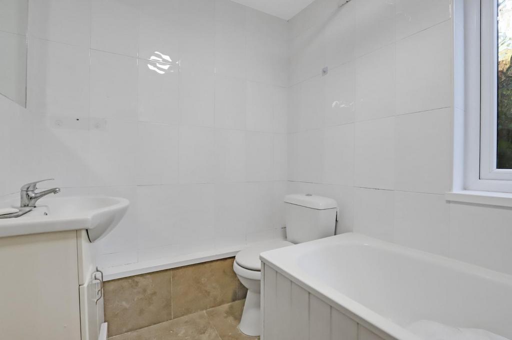 13-a398 JHProp Wpen - 3 Parish Lane - 17.jpg