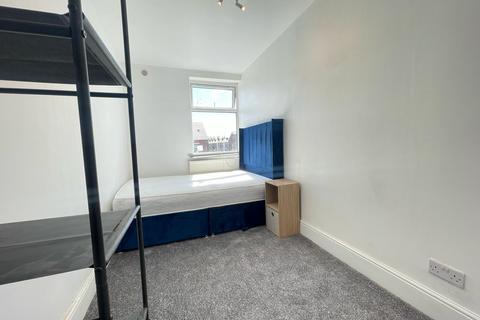 3 bedroom terraced house to rent, Liverpool Road, Eccles M30