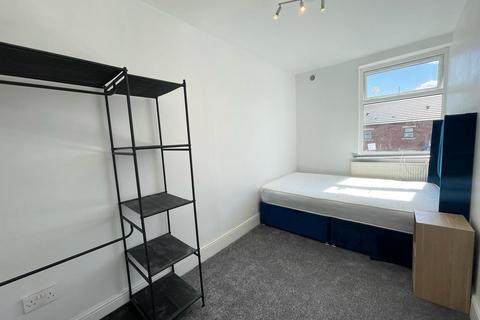3 bedroom terraced house to rent, Liverpool Road, Eccles M30