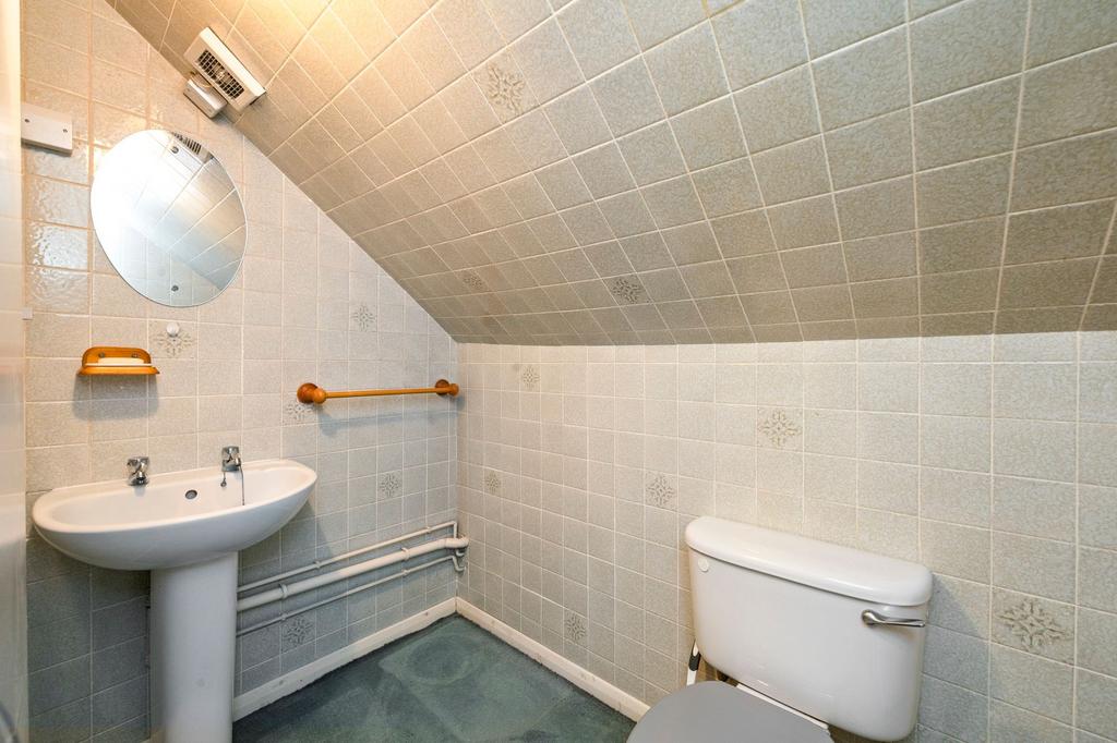 Upstairs WC and sink