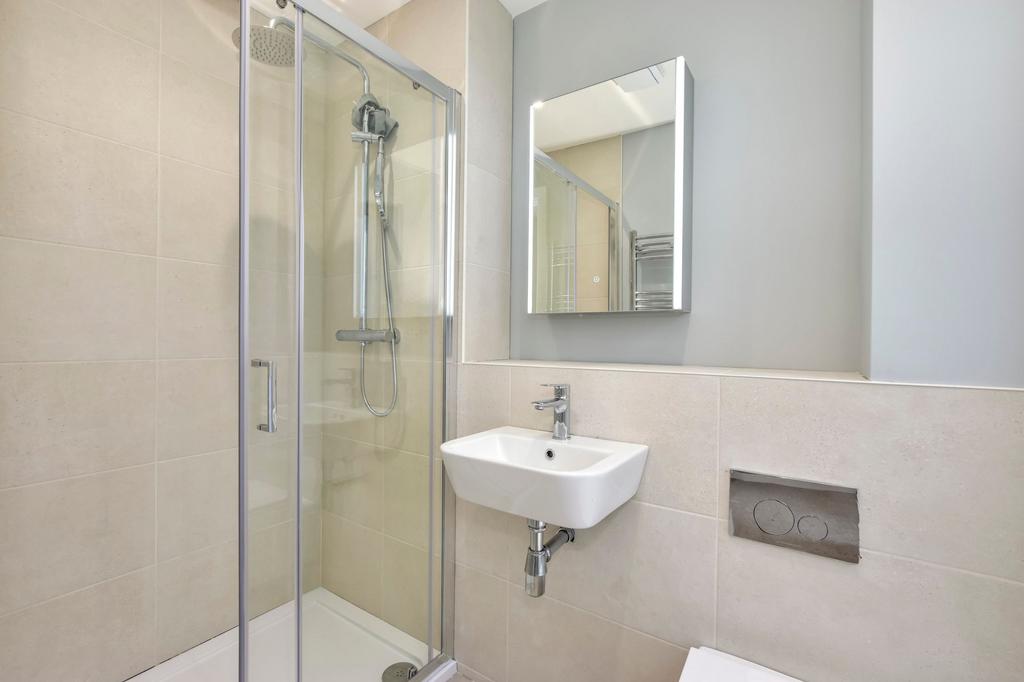 En suite to Bedroom 1
