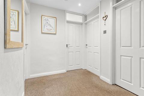 2 bedroom flat for sale, Hawks Town Crescent, Hailsham