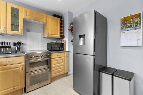 2 bedroom flat for sale, Hawks Town Crescent, Hailsham