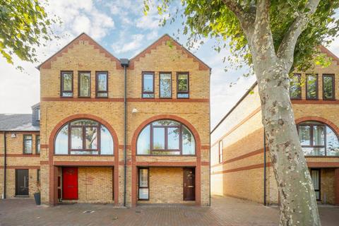 undefined, Spirit Quay, London E1W