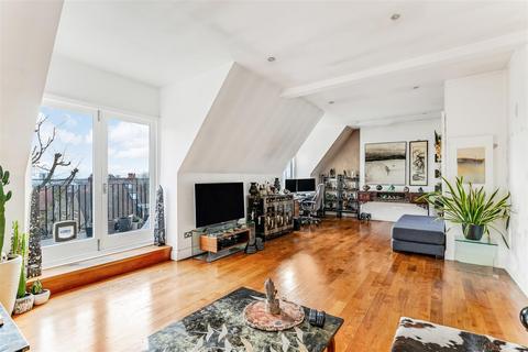 3 bedroom apartment for sale, Lyndhurst Road, Hampstead, London NW3
