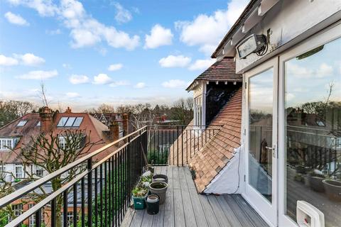 3 bedroom apartment for sale, Lyndhurst Road, Hampstead, London NW3