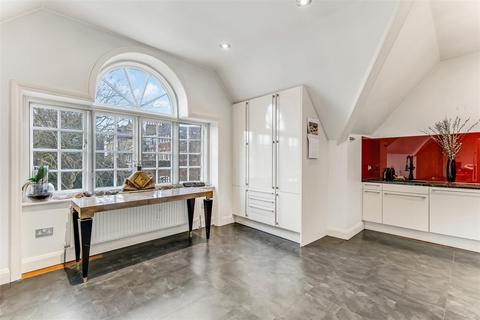 3 bedroom apartment for sale, Lyndhurst Road, Hampstead, London NW3
