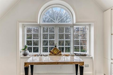 3 bedroom apartment for sale, Lyndhurst Road, Hampstead, London NW3