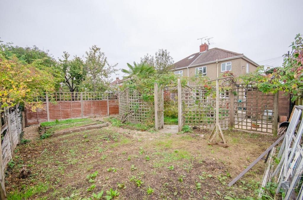 Rear garden pic 3.jpg