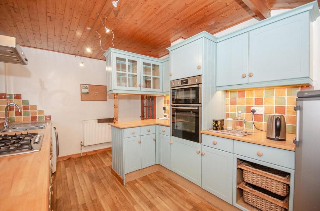 Kitchen pic 3.jpg