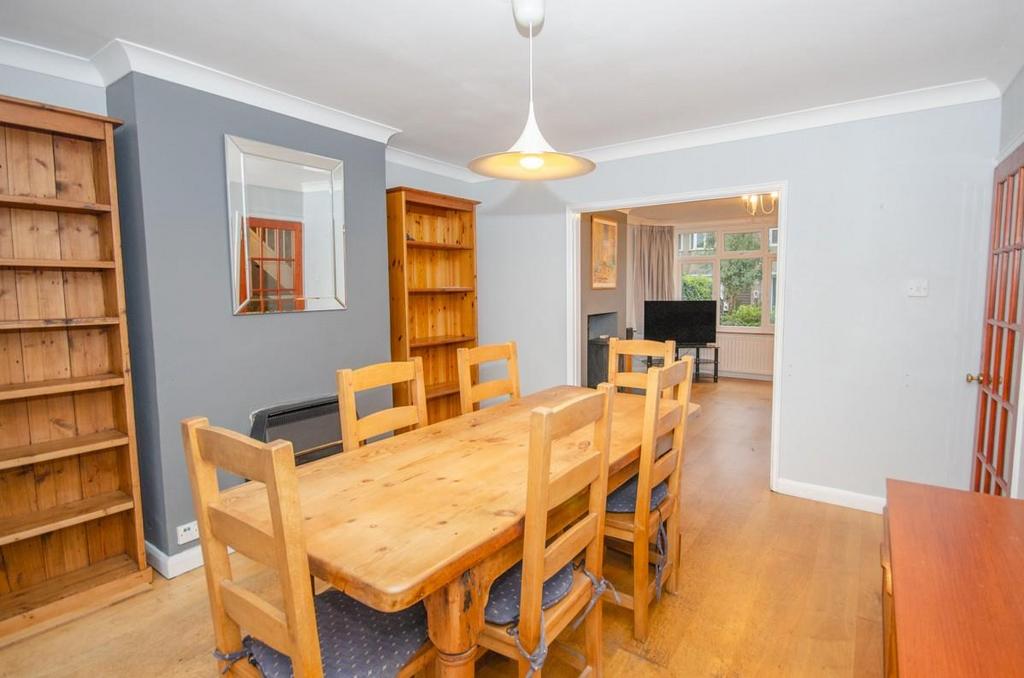 Dining room pic 2.jpg