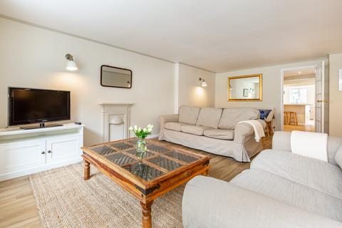 3 bedroom terraced house to rent, Central Wells