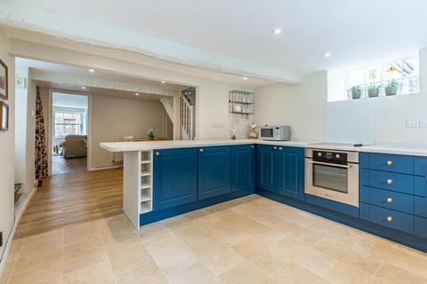 3 bedroom terraced house to rent, Central Wells