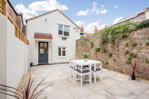 3 bedroom terraced house to rent, Central Wells