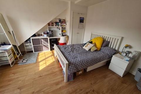 3 bedroom house to rent, Thornville View, Leeds LS6