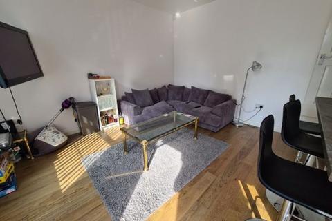 3 bedroom house to rent, Thornville View, Leeds LS6