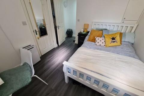 3 bedroom house to rent, Thornville View, Leeds LS6
