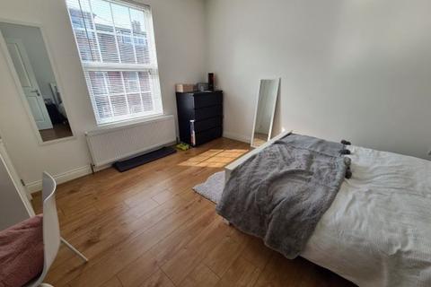 3 bedroom house to rent, Thornville View, Leeds LS6
