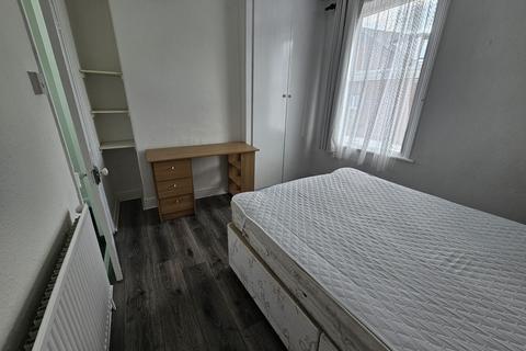 3 bedroom house to rent, Royal Park Road, Leeds LS6