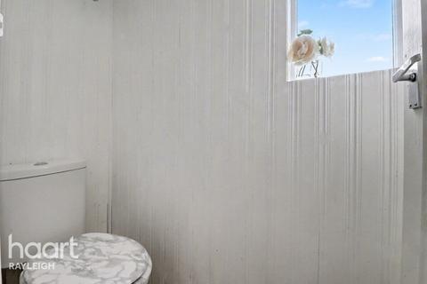 undefined, Cheshunts, Basildon