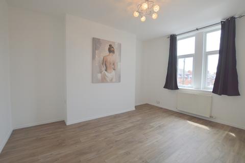 3 bedroom flat to rent, Norham Road, North Shields NE29
