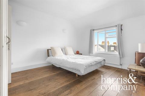 3 bedroom flat for sale, College Road, London