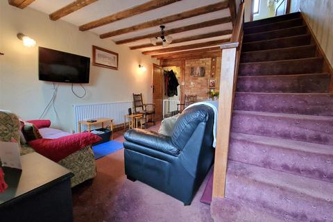 undefined, Perry Close, Newent