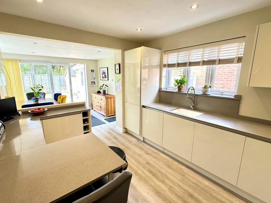 Kitchen/Dining Area
