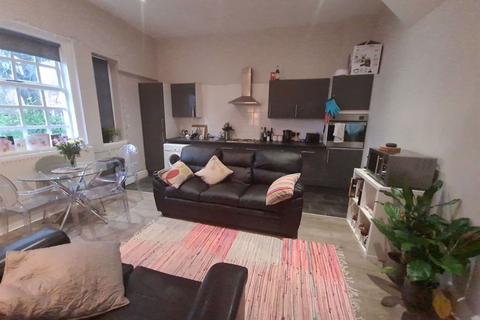 3 bedroom house to rent, 63b Victoria Road, Leeds LS6