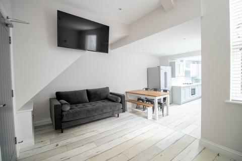7 bedroom house to rent, Thornycroft Road, Liverpool L15