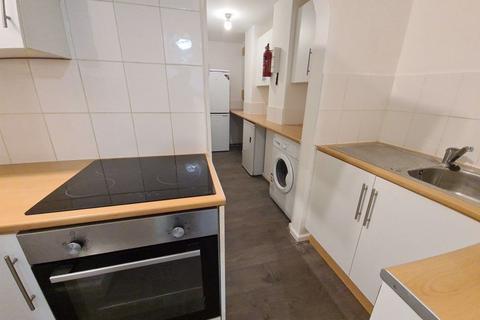 3 bedroom flat to rent, Regent Park Terrace, Leeds LS6