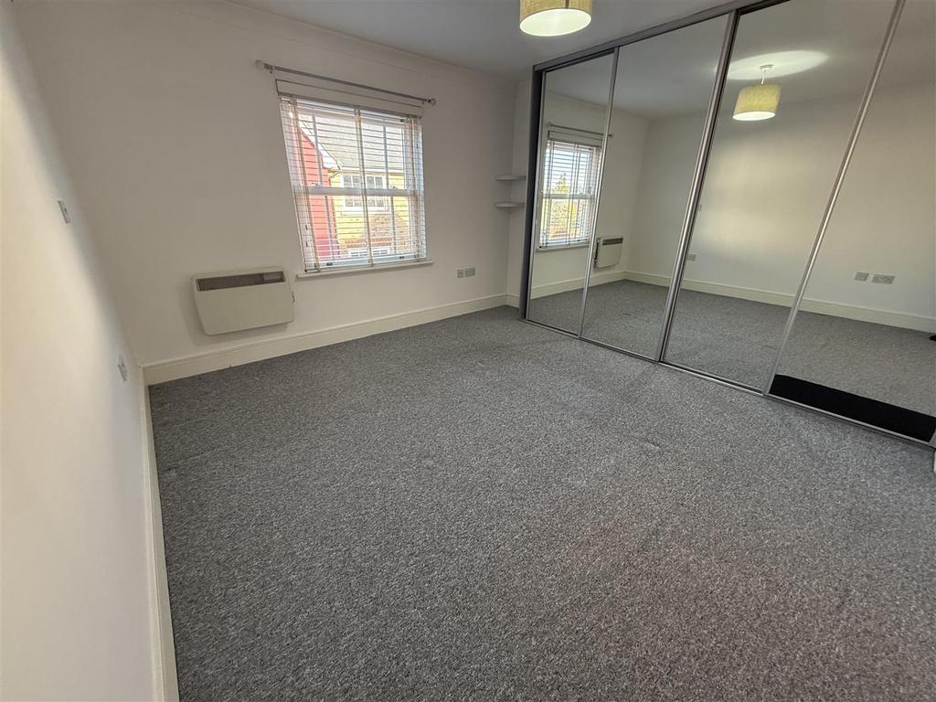 Main BEdroom