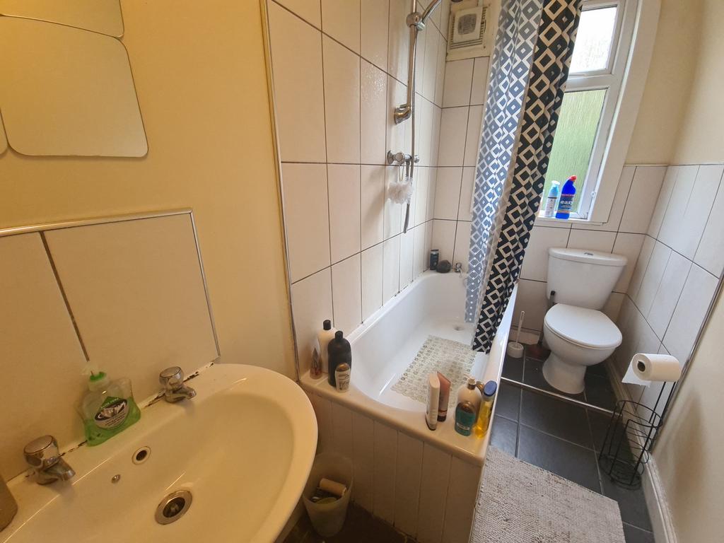 A compact and well-maintained bathroom featurin...
