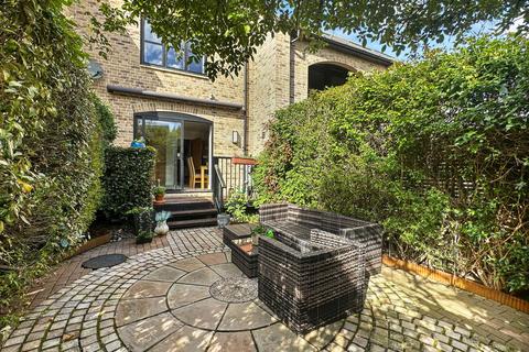4 bedroom terraced house to rent, Baker Close, Huntingdon PE28