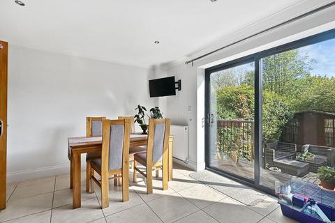 4 bedroom terraced house to rent, Baker Close, Huntingdon PE28